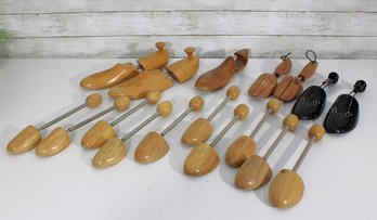 #4-Vintage Wooden Shoe Stretchers Lot  Mixed Mens & Womens Shoe Trees W/ Metal Rods