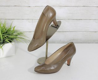 #41-Perry Ellis Brown Leather Pumps  Classic Pointed Toe Heels  Size 8