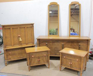 Romweber Mid Century Bedroom Set  Dresser W/ Mirrors, Chest, & 2 Nightstands