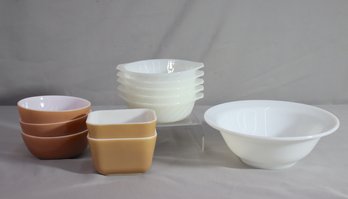 Group Lot Of Varied Vintage Anchor Hocking And Pyrex Small Rounds And Bakers