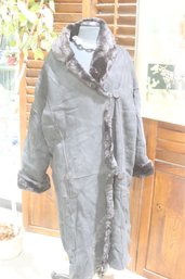 Vintage Black Shearling-Lined Coat  Size M/L  Cozy & Elegant