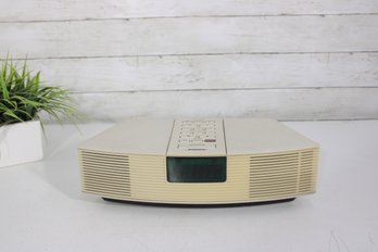 Bose Wave Radio / Music System  Classic Model  -  Turns On