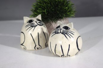 Vintage Hand-Painted Ceramic Cat Salt & Pepper Shakers  Signed 'KD'