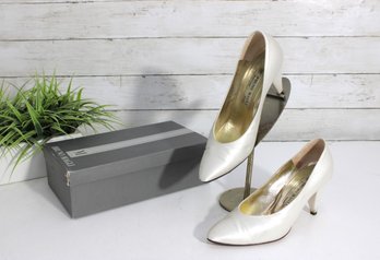 #44-Bruno Magli Leather Pumps  Womens Size 8  Ivory/Cream  Made In Italy  Classic Heels