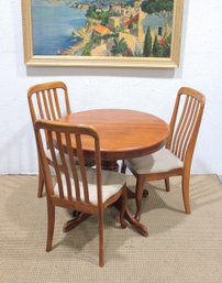 Round Pedestal Dining Table W/ Built-In Leaves & 3 Chairs  35' Round X 29'H