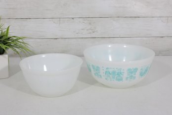 Vintage Pyrex  Milk Glass Mixing Bowl Lot Of 2 4' X 7' & 4' X 8.5' Round