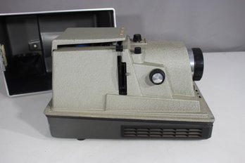 Vintage Revere Automatic De Luxe 85 8mm Film Projector  Untested