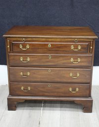 Henkel Harris Virginia Galleries Mahogany Chest Of Drawers