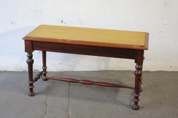 Vintage-Inspired Wooden Piano Bench