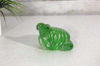 Murano Style Art Glass Frog Figurine  Green & Clear Swirl Design, 3.5'H