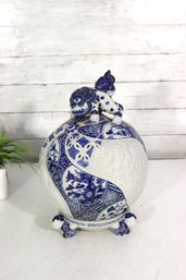 Blue & White Foo Dog Ginger Jar On Stand / Chinese Style Porcelain Urn / Foo Lion Lid