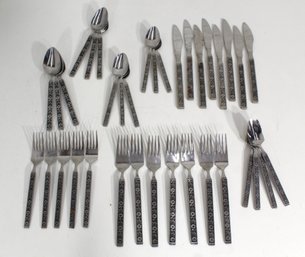 Beautiful Vintage  Imari Stainless Steel Flatware Set, Made In Japan. This 24-piece Collection Features A
