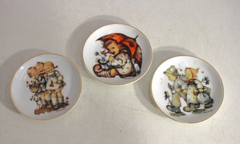 Set Of 3 M.J. Hummel Reutter Porcelain Collector Plates  3.5 Round  Gold Trim