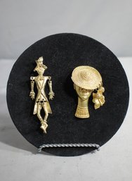 #43-- Pair Of Vintage Pins: Scarecrow And Girl With Hat