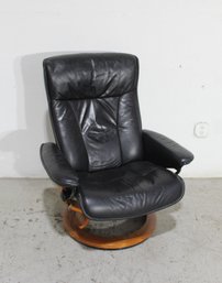 Mid-Century Modern Black Leather Swivel Lounge Chair With Bentwood Base  37'H X 30.5'W X 19'D