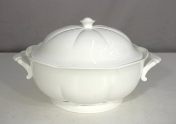 White Bone China Covered Soup Tureen - 5'H X 10' Round
