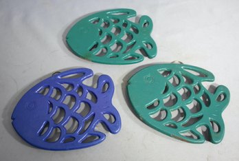 3 FISH TRIVET METAL GREEN & BLUE COATED KITCHEN POT PAN HOT PAD
