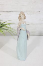 Lladro Porcelain Lady Figurine With Shawl & Blue Dress  8' Tall  Spain