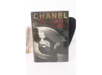 Coco Chanel: A Woman Of Her Own By Axel Madsen
