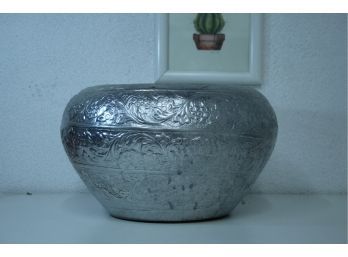 Decorative Hammered Metal Cobra Basket Planter