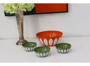 Vintage Catherineholm Of Norway Lotus Bowls - 1 Large Orange/White And 3 Small Avocado/White