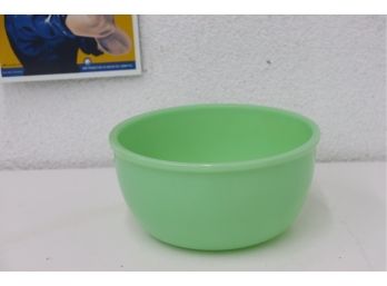 Pistachio Jadeite-like 9' Round Mixing Bowl - Unmarked