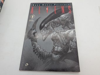 Aliens Dark Horse Paperback Graphic Novel