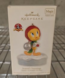 Hallmark Keepsake Ornament 'Season's Tweetings' Looney Tunes