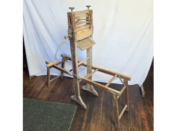 Antique UNIVERSAL No B 80 Laundry Wringer W/ Fold Out Stand, C. 1900-1920