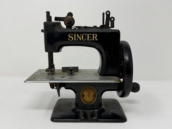 Singer Sewhandy Model 20 Toy Sewing Machine