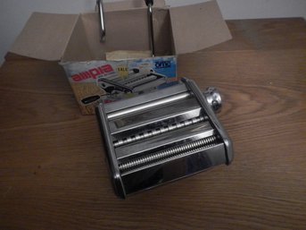 Ampia Pasta Maker