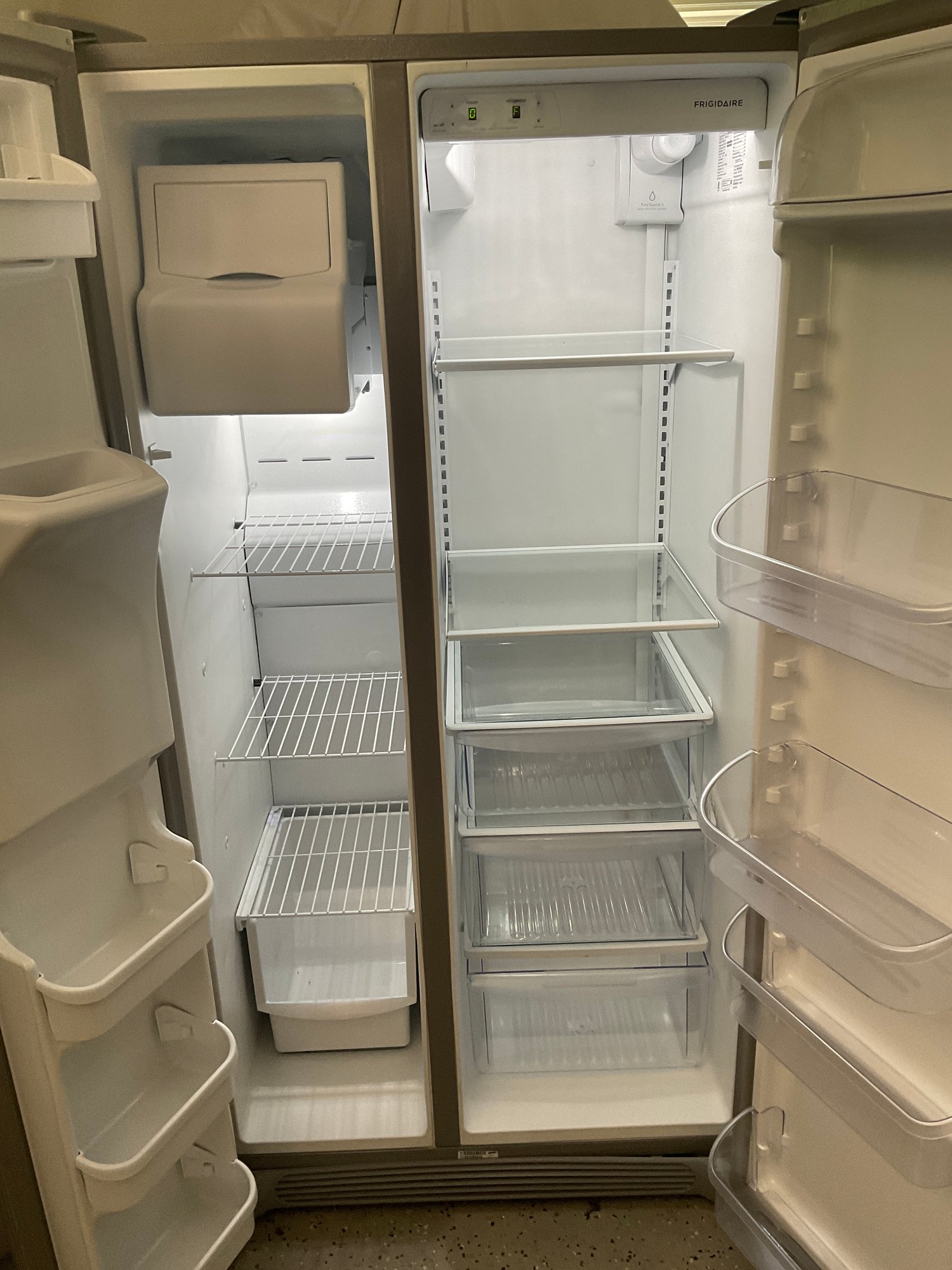 Garage Frigidaire JSI26 FFS2615TS3 Stainless Steel Refrigerator 9487