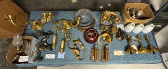 Amazing Table Lot Of Light Fixtures