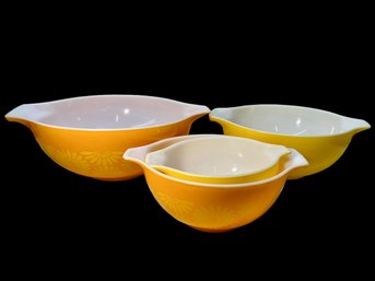 Four Nesting Pyrex Daisy Cinderella Bowls Yellow And Orange