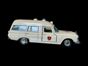 Matchbox Lesney No 3 Mercedes Benz Binz Ambulance
