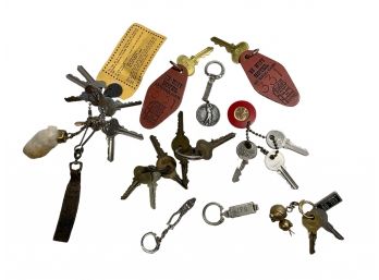 Lot Of Vintage And Antique Keys And Keychains De Witt Hotel Lewiston Maine Ilco Elgin Etc