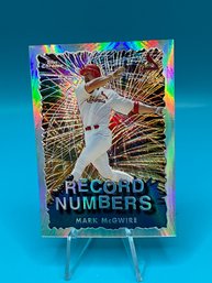 Mark McGwire 1999 Topps Chrome Record Numbers Refractor