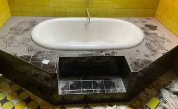 Enamel Curved Tub