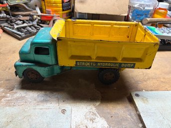 Strutco Hydraulic Dump Toy, Strutco Toy Company