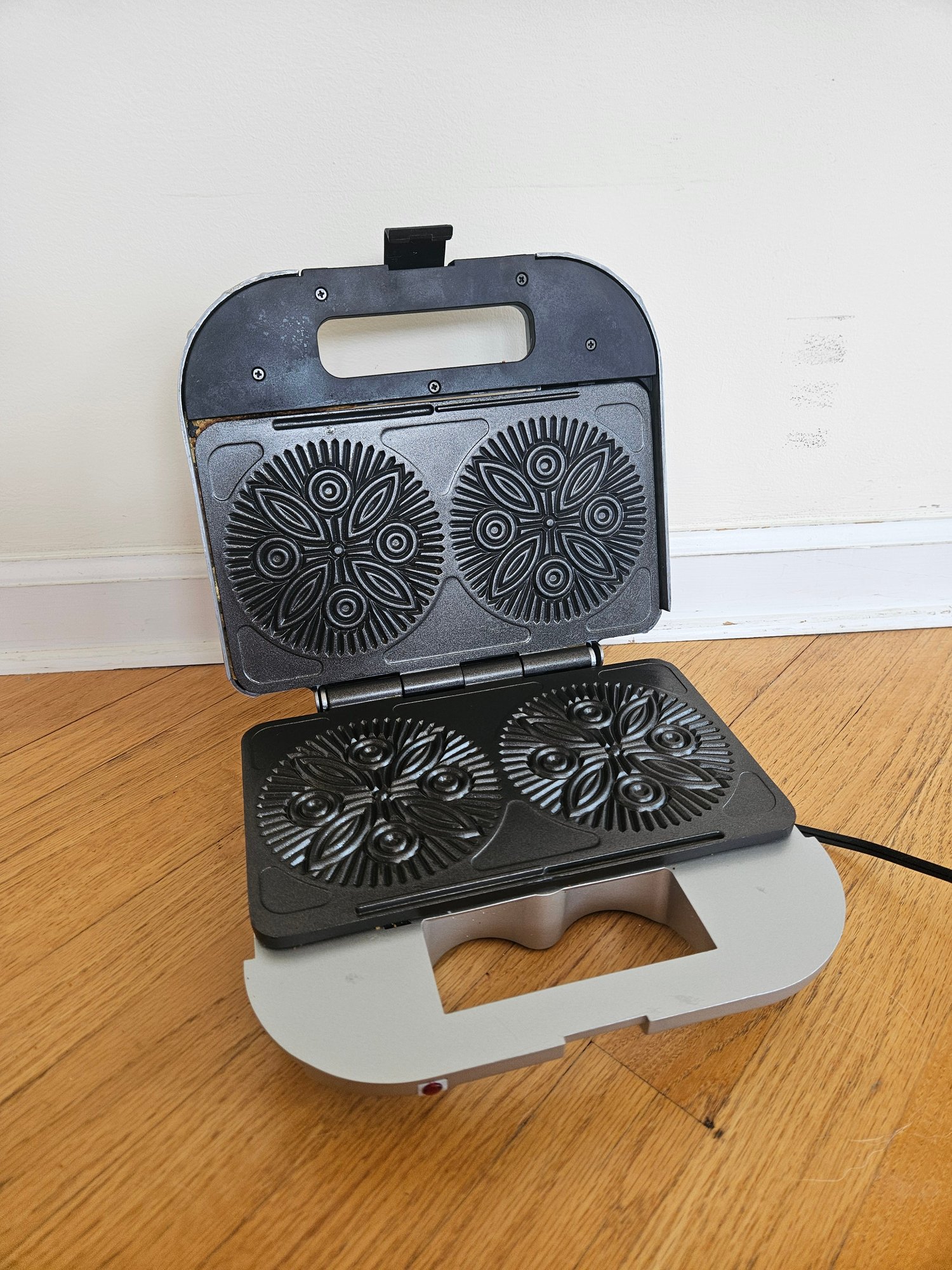 VillaWare Pizzelle Maker 2666