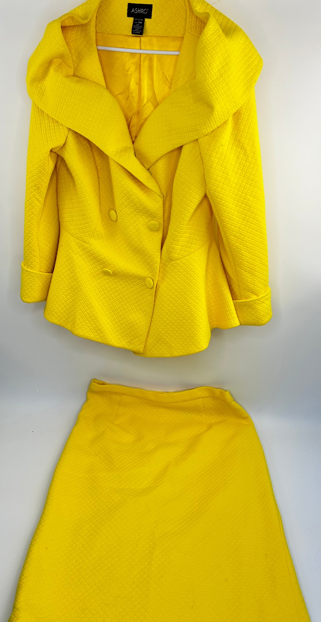 Ashro Yellow Womans Suit Size 16 W #3221 | Auctionninja.com