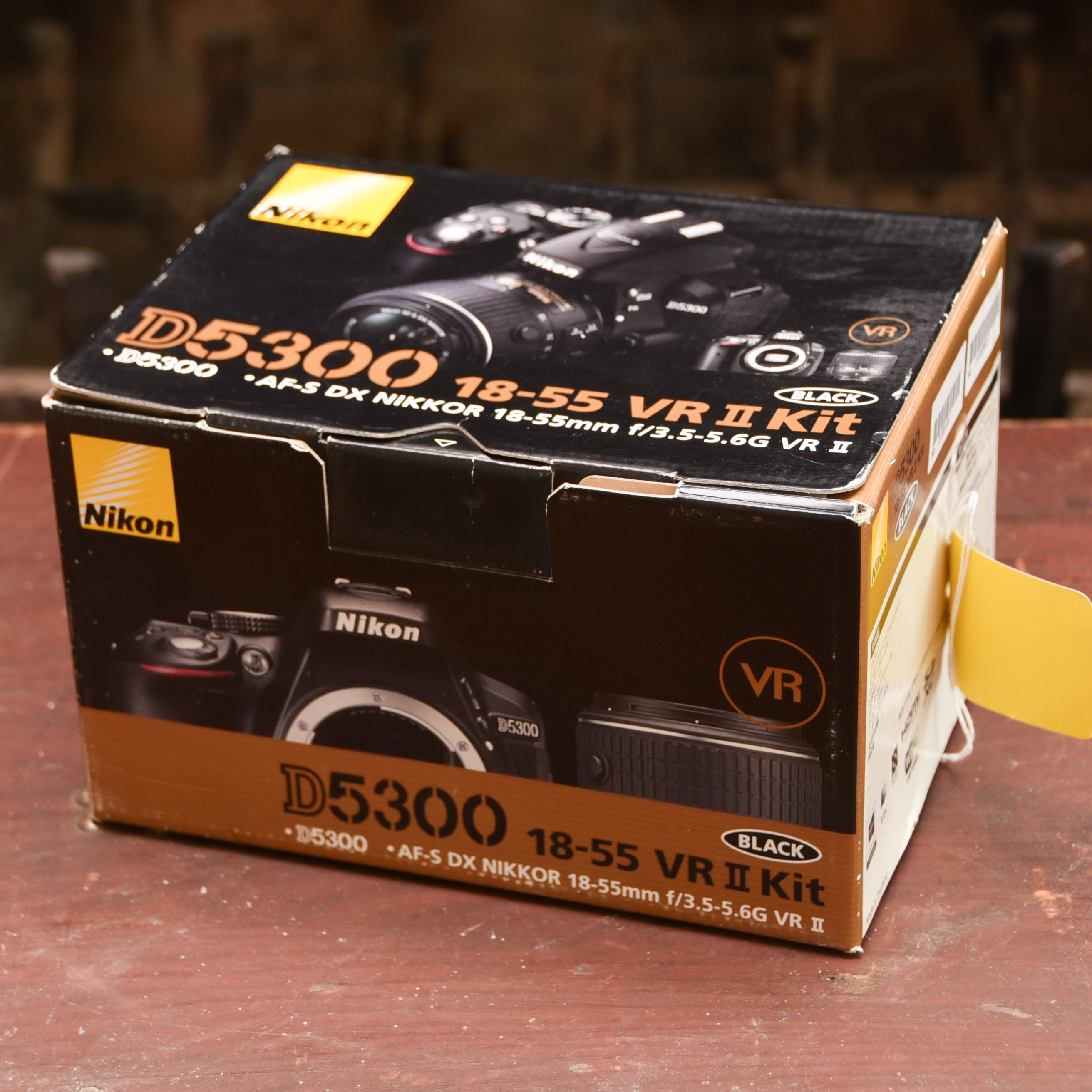 Nikon D5300 DX-format Nikon D5300 18-55 VR2 kit + NIKKOR 55-300 VR 未