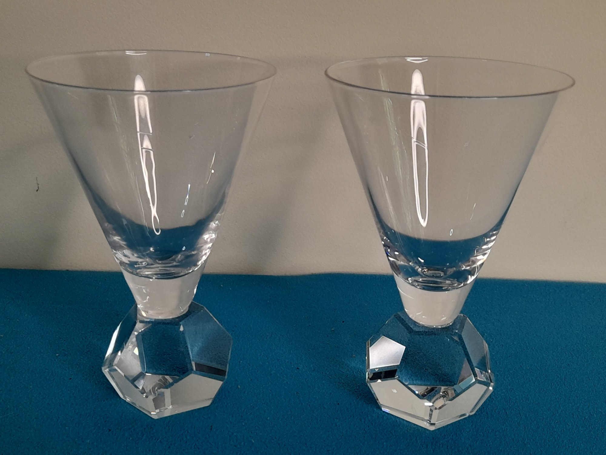 Pair Of Liquor Glasses #1935939 | Auctionninja.com