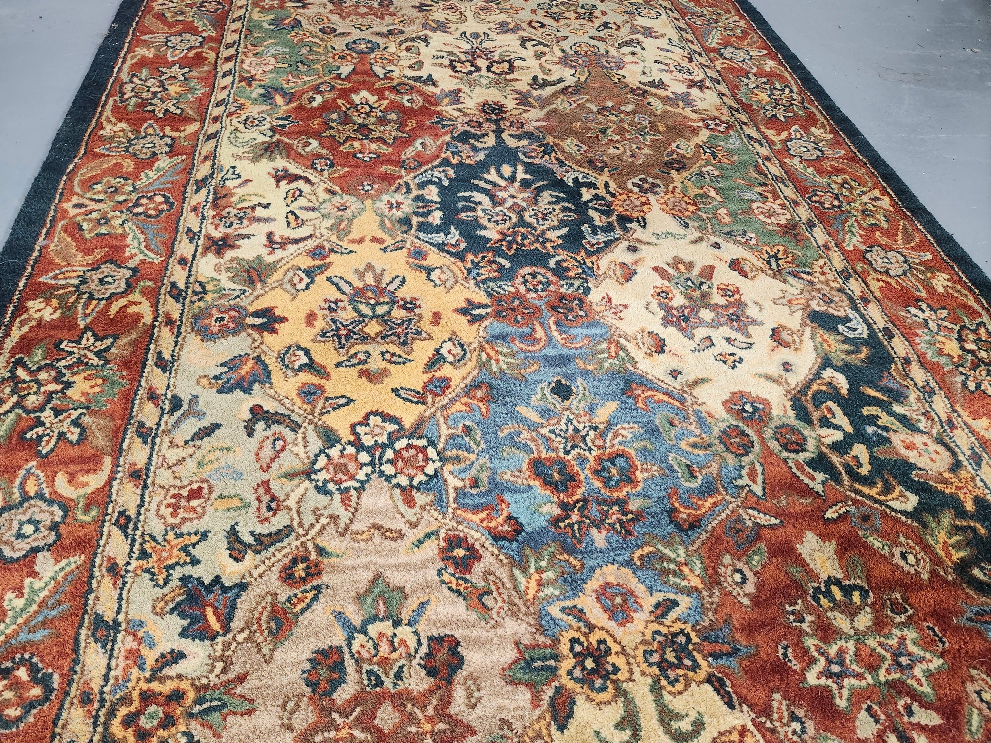 India House Traditional Area Rug -5' X 8' #40854886 | Auctionninja.com