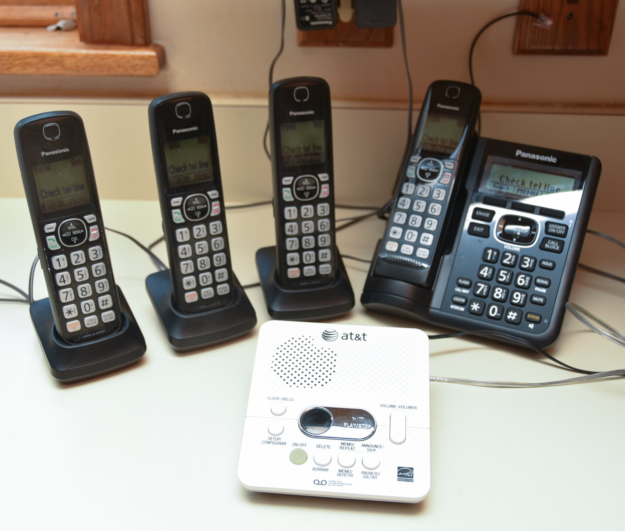 Panasonic Phone System With Base Unit And (3) Additional Handheld Units