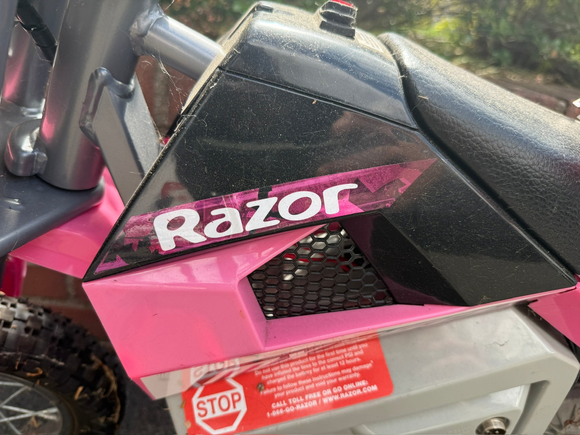 Razor Motorcycle With Charger #2302154 | Auctionninja.com