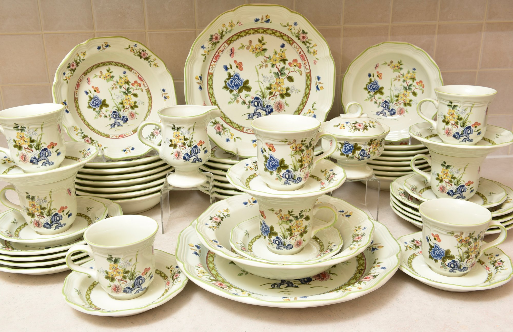 Mikasa Heritage Imari Bouquet Oven To Table Dinnerware Set