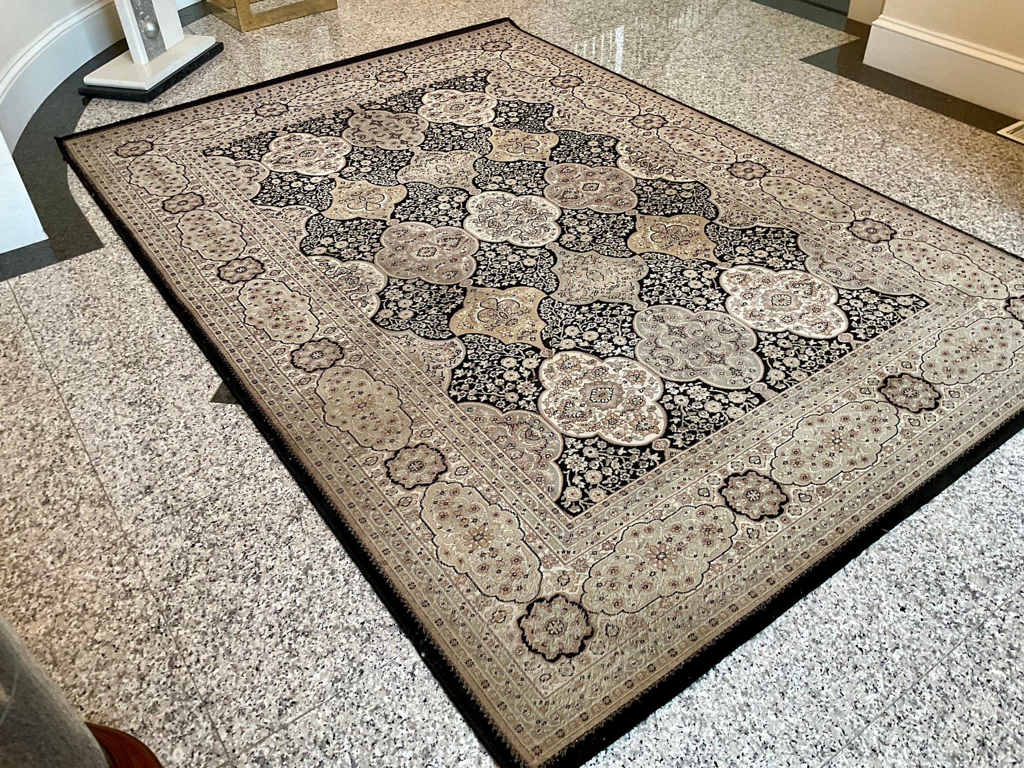 7 1/2 Ft.Area Rug With Muted Earth Tones #1929312 | Auctionninja.com