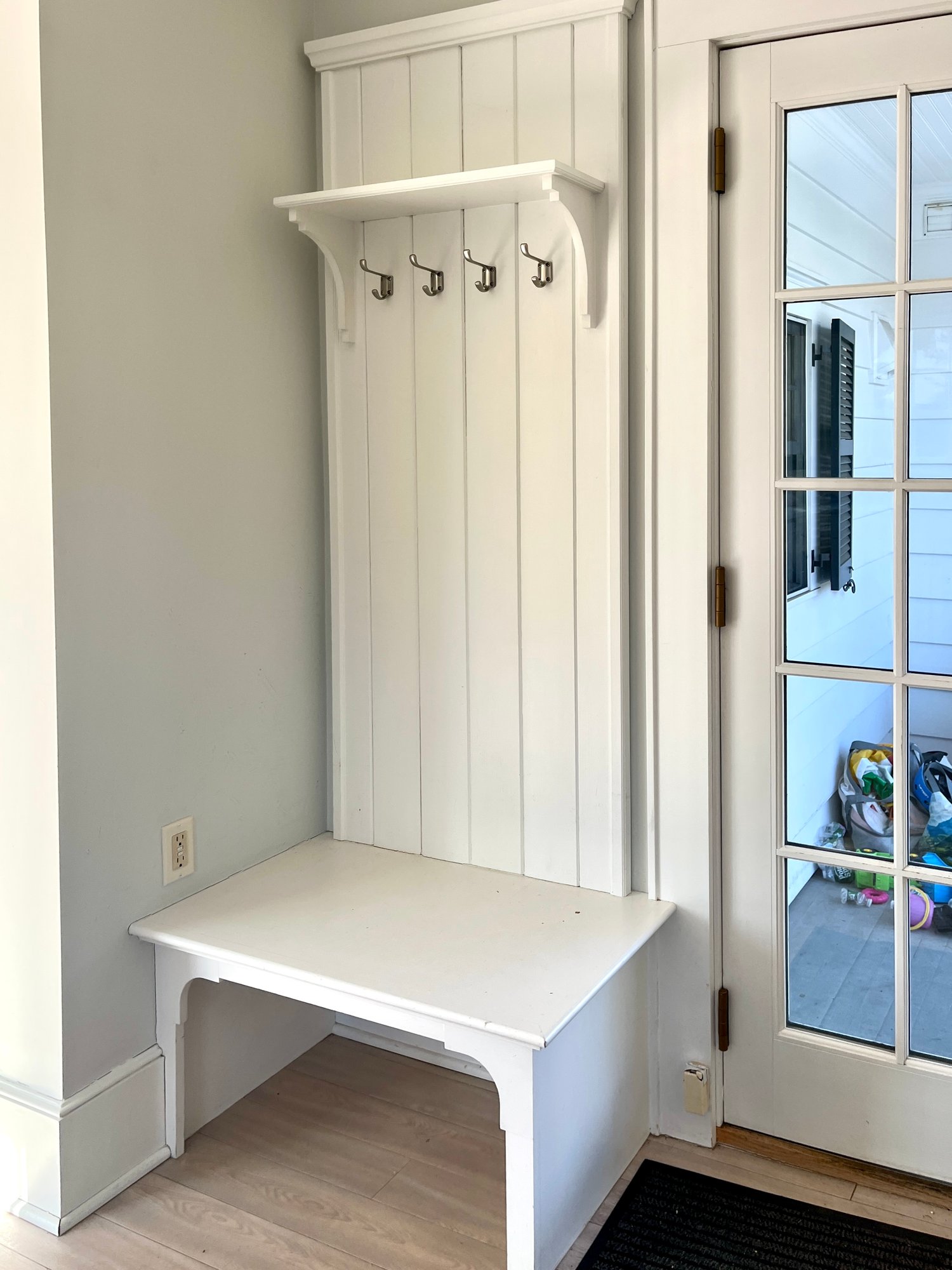 A Coat Rack Bench - Built In - Mud Room #40826016 | Auctionninja.com