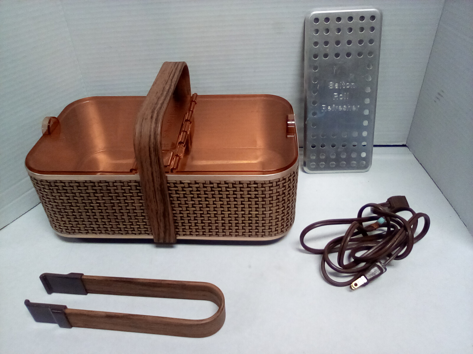 Working Electric Salton Hot Basket Food Warmer For Rolls, Bread 
